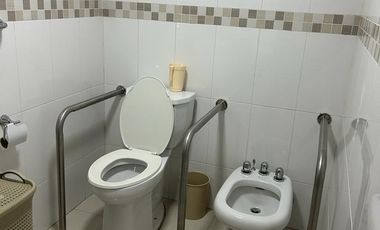 Salinas - San Lorenzo, amplia casa con psicina, dos niveles y ubicada en zona estratégica