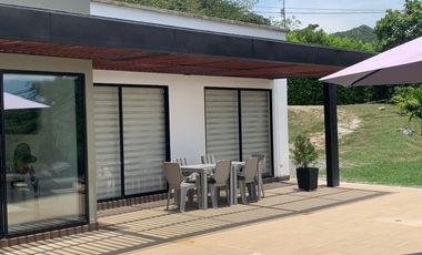 Adquiere moderna finca de descanso en parcelación en Santa Fe de Antioquia