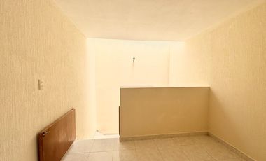 casa en renta en nueva orquídeas por zona industrial  SLP cerca de Walmert San remo
