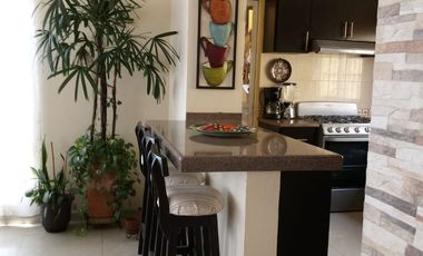 RENTO AMPLIA CASA AMUEBLADA EN FRACCIONAMIENTO PRIVADO