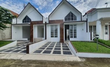 RUMAH MODERN SIAP HUNI DALAM CLUSTER DI BOGOR, JAWA BARAT