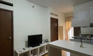 Dijual cepat apartment gateway cicadas  dengan 2 kamar tidur dan 1 kamar mandi, view kolam renang