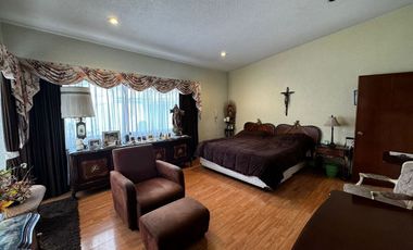 RESIDENCIA CON POSIBILIDAD PARA USO DE SUELO MIXTO EN CIUDAD SATELITE!