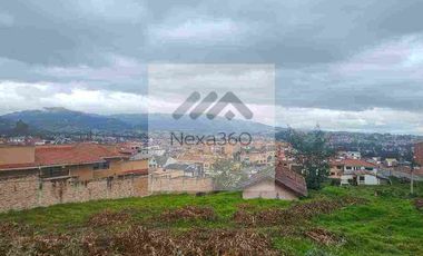 Terrenos juntos en venta  , suman 2300m2 aproximadamente , frente a la vía, zona de alta plusvalía.