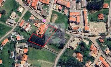 Terrenos juntos en venta  , suman 2300m2 aproximadamente , frente a la vía, zona de alta plusvalía.