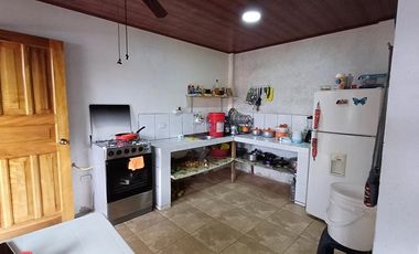 SE VENDE DE OPORTUNIDAD CASA DE DOS PLANTAS CONST. 121,6 M2,  PEDRO VICENTE MALDONADO - PICHINCHA - ECUADOR