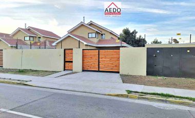 Se Arrienda Hermosa y NUEVA Casa Aislada de dos pisos, exclusivo sector, altura paradero 14, comuna de La Cruz.