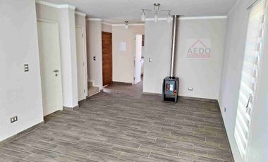 Se Arrienda Hermosa y NUEVA Casa Aislada de dos pisos, exclusivo sector, altura paradero 14, comuna de La Cruz.