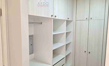 Se Arrienda Hermosa y NUEVA Casa Aislada de dos pisos, exclusivo sector, altura paradero 14, comuna de La Cruz.