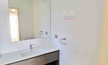 Se Arrienda Hermosa y NUEVA Casa Aislada de dos pisos, exclusivo sector, altura paradero 14, comuna de La Cruz.
