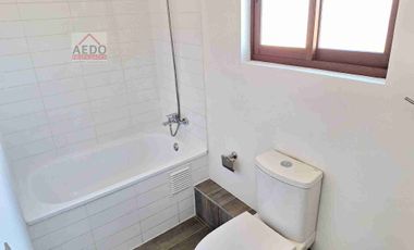 Se Arrienda Hermosa y NUEVA Casa Aislada de dos pisos, exclusivo sector, altura paradero 14, comuna de La Cruz.