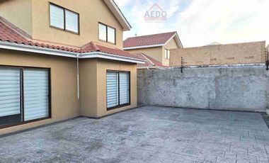 Se Arrienda Hermosa y NUEVA Casa Aislada de dos pisos, exclusivo sector, altura paradero 14, comuna de La Cruz.