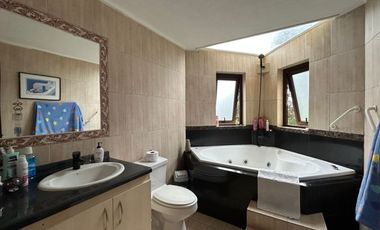 En arriendo exclusiva y amplia propiedad en condominio privado – Acceso Norte, Valdivia