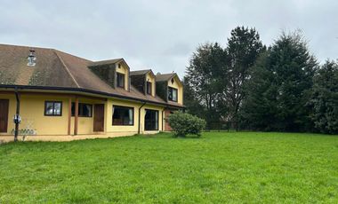 En arriendo exclusiva y amplia propiedad en condominio privado – Acceso Norte, Valdivia