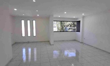 Miraflores : en alquiler impecable departamento/oficina de 2 habitaciones y amplia sala comedor , con parqueo puerta electrica