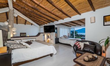 Preciosas vistas al lago y Montaña desde esta hermosa casa!