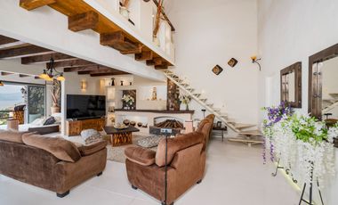 Preciosas vistas al lago y Montaña desde esta hermosa casa!