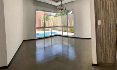 Casa en venta en Samborondón con piscina Km1