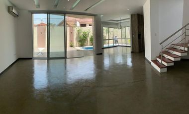 Casa en venta en Samborondón con piscina Km1