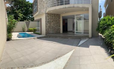 Casa en venta en Samborondón con piscina Km1