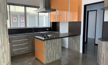 Casa en venta en Samborondón con piscina Km1