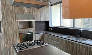 Casa en venta en Samborondón con piscina Km1