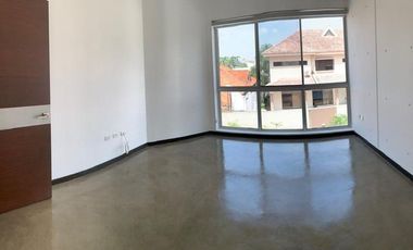 Casa en venta en Samborondón con piscina Km1