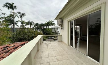 Se vende mansión en Lago Sol, vía Samborondón