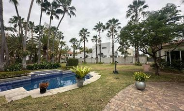 Se vende mansión en Lago Sol, vía Samborondón