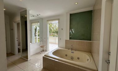 Se vende mansión en Lago Sol, vía Samborondón