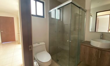 CASA EN RENTA AIRÉN RESIDENCIAL LEON GTO ZONA SUR A 5 MIN DE ALTACIA.