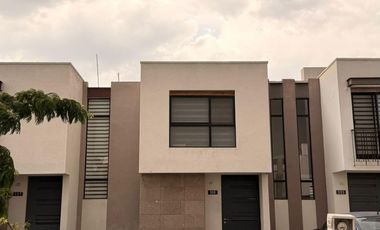 CASA EN RENTA AIRÉN RESIDENCIAL LEON GTO ZONA SUR A 5 MIN DE ALTACIA.
