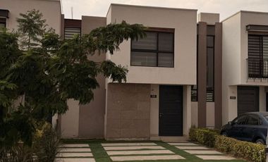CASA EN RENTA AIRÉN RESIDENCIAL LEON GTO ZONA SUR A 5 MIN DE ALTACIA.