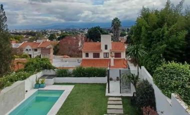 VENTA HERMOSA CASA TRES CERRITOS CON PILETA
