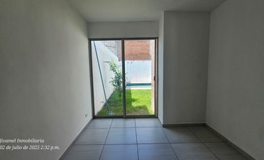 Venta de casa sola con alberc en Centro de Jiutepec, Morelos.