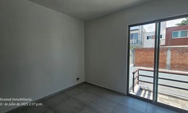 Venta de casa sola con alberc en Centro de Jiutepec, Morelos.