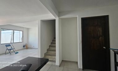 Venta de casa sola con alberc en Centro de Jiutepec, Morelos.