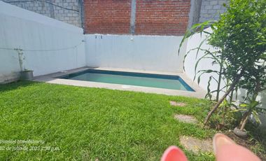 Venta de casa sola con alberc en Centro de Jiutepec, Morelos.