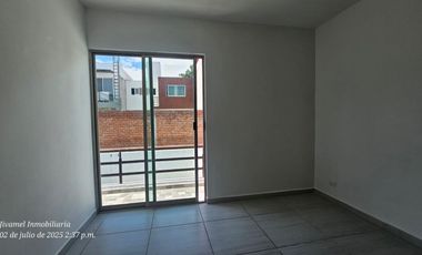 Venta de casa sola con alberc en Centro de Jiutepec, Morelos.