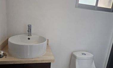 Venta de casa sola con alberc en Centro de Jiutepec, Morelos.