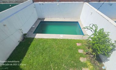 Venta de casa sola con alberc en Centro de Jiutepec, Morelos.