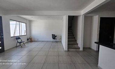 Venta de casa sola con alberc en Centro de Jiutepec, Morelos.