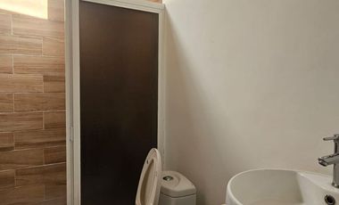 Venta de casa sola con alberc en Centro de Jiutepec, Morelos.