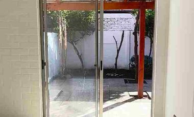 Casa de 4 dormitorios y 3 baños en Altos de Quilicura. Calle Santo Tomás.