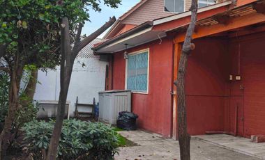 Casa de 4 dormitorios y 3 baños en Altos de Quilicura. Calle Santo Tomás.