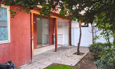 Casa de 4 dormitorios y 3 baños en Altos de Quilicura. Calle Santo Tomás.