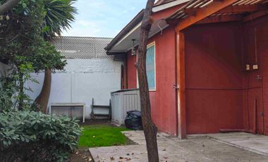 Casa de 4 dormitorios y 3 baños en Altos de Quilicura. Calle Santo Tomás.