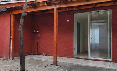 Casa de 4 dormitorios y 3 baños en Altos de Quilicura. Calle Santo Tomás.