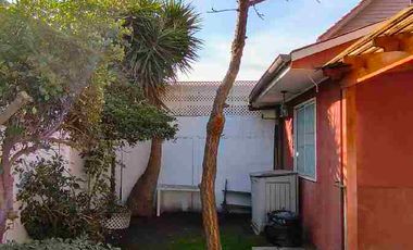 Casa de 4 dormitorios y 3 baños en Altos de Quilicura. Calle Santo Tomás.
