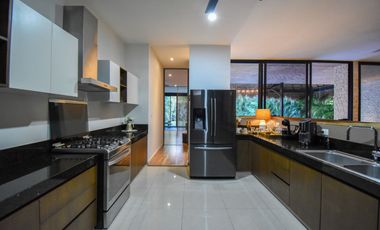 Residencia en venta de Lujo en Jardines de la Rejoyada, Mérida
